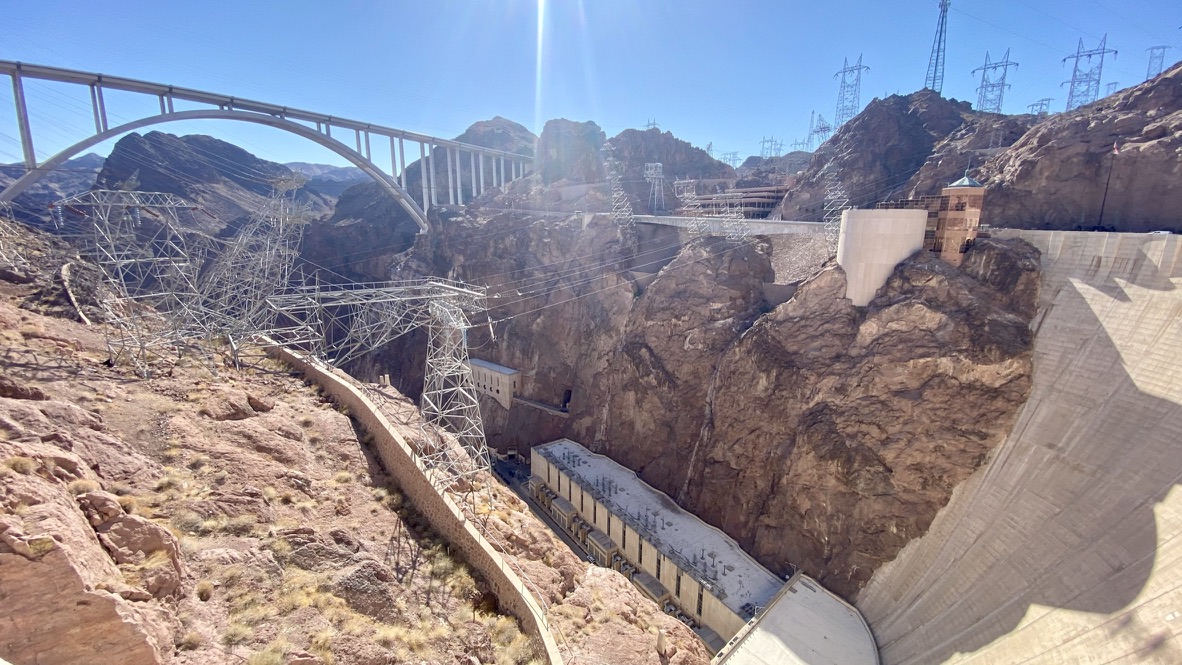 The Hoover Dam is a testament to human ingenuity and engineering feats 🌉👷‍♂️ Who else loves marveling at the incredible things that humans can accomplish? #EngineeringFeats #StructuralMarvels #HumanIngenuity #StructuralEngineering #HumanAchievements