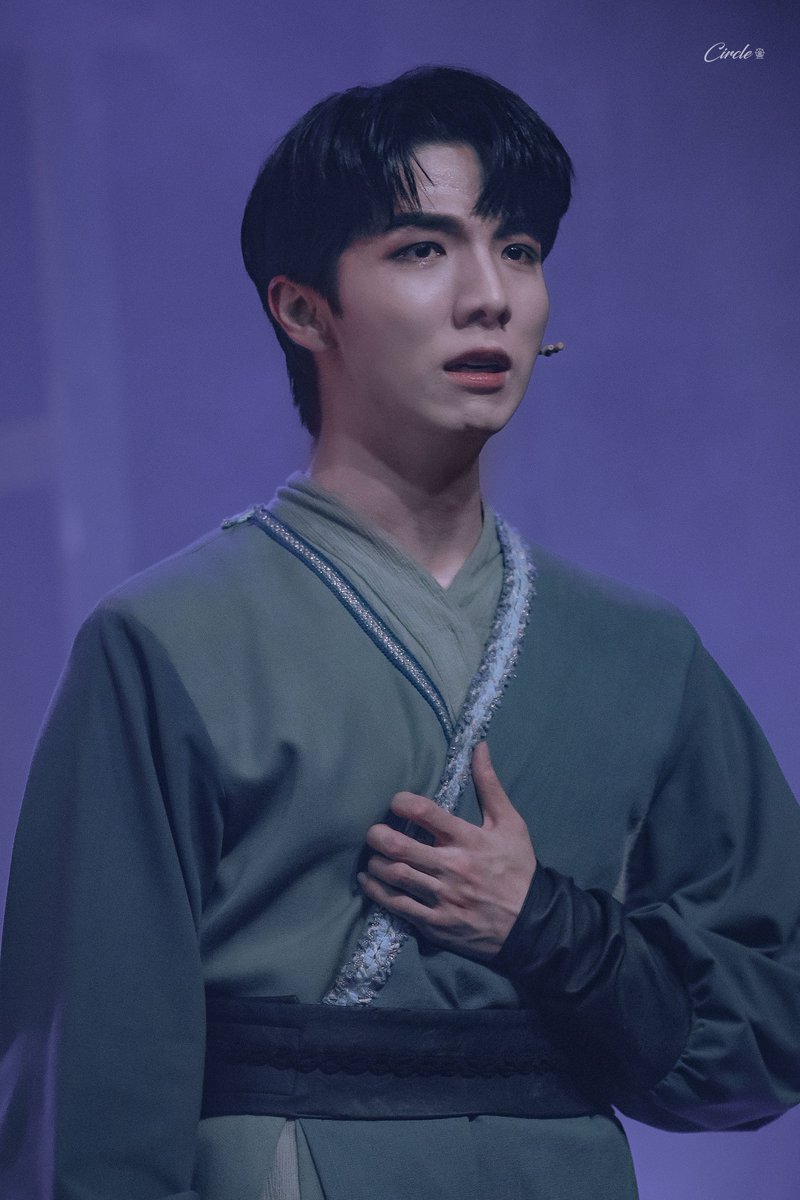 Circle__ym's tweet photo. 230416 밤공 뮤지컬 결투

스페셜 커튼콜
<도화주에 취해 Rep.>

천천 役 ㅣ #김민범 배우님 https://t.co/9Ez0EjqQTa