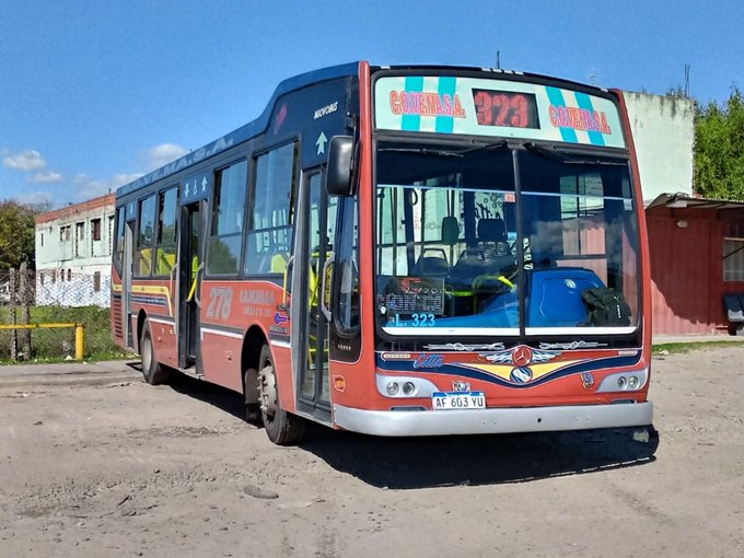CiudadDeBondis's tweet photo. #SabadoDeAportes
La "resucitada" #Linea323 con un Nuovobus #MB1621 0km, aunque sin A/A https://t.co/2cDKGAtYt4
