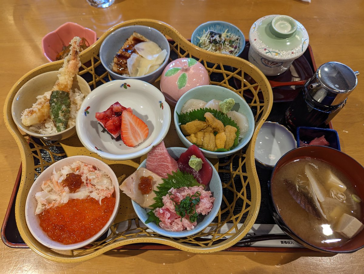 google_fun's tweet image. #今日の昼飯　#TodayLunch
#Pixel6 #食テロ
#超絶ウルトラスペシャルランチ
今年に入って質素な食べていなかったのと、ネカマさんから質素なランチの要望もありましたので、質素なランチにします!!
どれも新鮮で美味しゅうございました。
(≧∇≦)b　マユ〜ッ❢