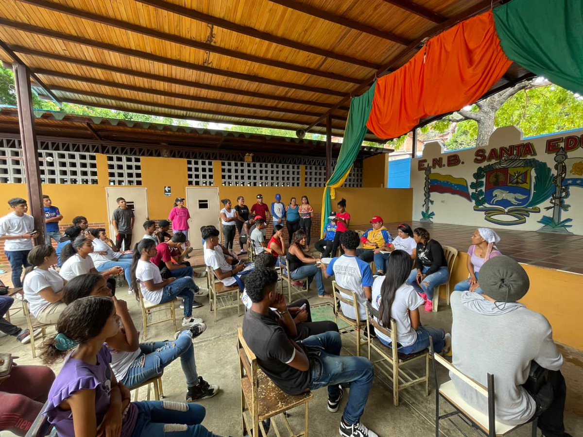 hugochavezteran's tweet photo. 22Abr || Junto a mi hermano #MarioCastillo @JuventudPSUV Acompañamos las Asambleas del proceso de territorialización de las estructuras de la JPSUV Estado La Guaira, en las UBCHs de las Parroquias Urimare y Catia la Mar. #JuventudVictoriosa✊🏽🇻🇪 @NicolasMaduro @Grecia_Jpsuv https://t.co/LsP404UuAQ
