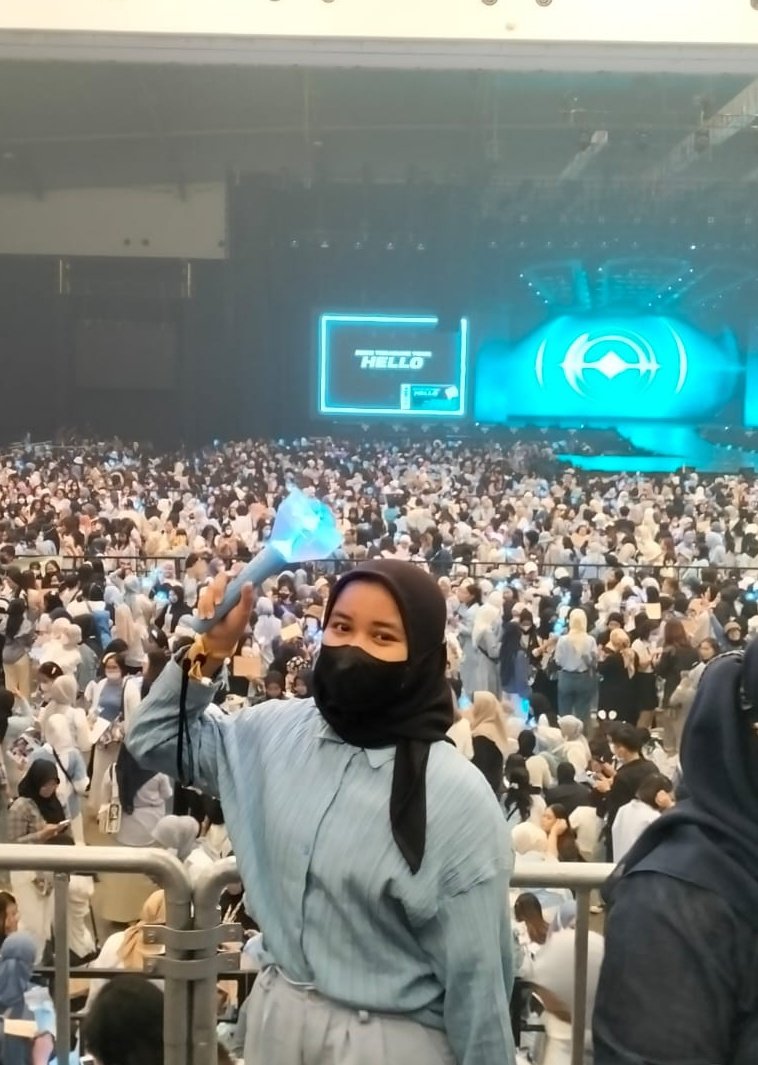 _treasuremaker's tweet photo. 1st time attenting a concert. gladly it's Treasure concert, I promise will come to Treasure's concert againnn with no regret!
#TEUMES #TEUME #TREASURE #HELLOINJKT @treasuremembers #TEULIGHT https://t.co/xCwPFYHDRK