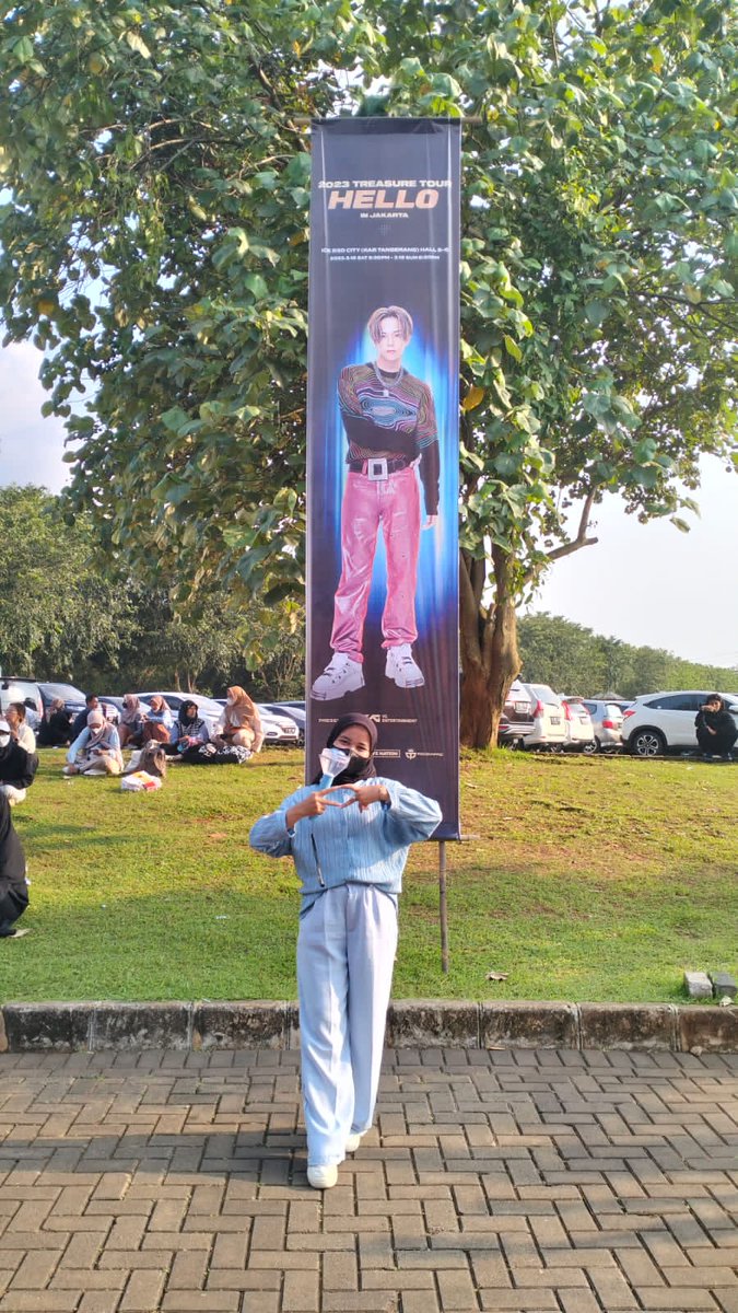 _treasuremaker's tweet photo. 1st time attenting a concert. gladly it's Treasure concert, I promise will come to Treasure's concert againnn with no regret!
#TEUMES #TEUME #TREASURE #HELLOINJKT @treasuremembers #TEULIGHT https://t.co/xCwPFYHDRK
