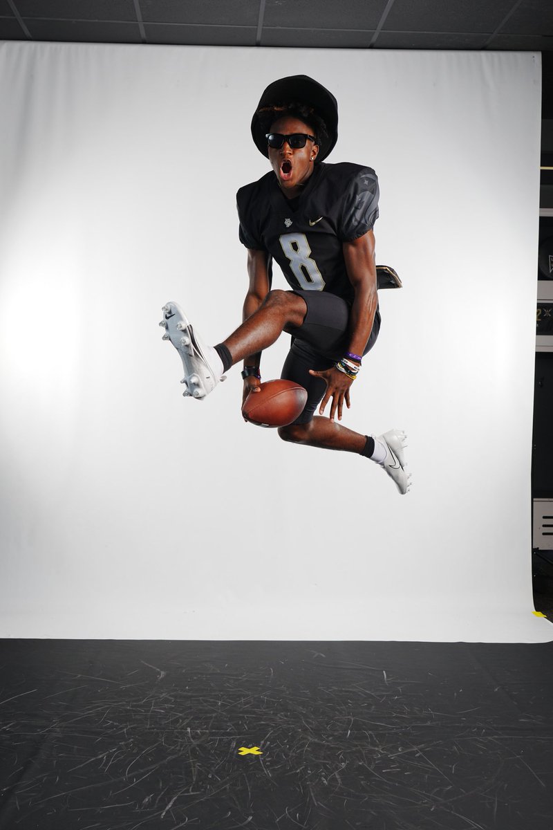 DuranGuilford's tweet photo. Definitely had great time at UCF last Friday during the spring game⚔️🏝️had a great time loved the environment#CHARGE ON⚔️@UCF_CoachMoore @UCFKnights @CoachMosah @mdiesel321 @Cocoa_Schneider https://t.co/t5b1Gb89mg