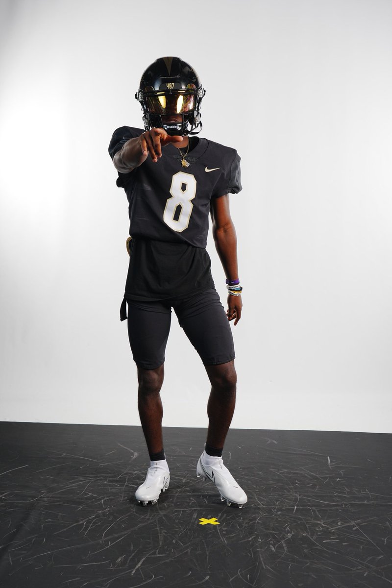 DuranGuilford's tweet photo. Definitely had great time at UCF last Friday during the spring game⚔️🏝️had a great time loved the environment#CHARGE ON⚔️@UCF_CoachMoore @UCFKnights @CoachMosah @mdiesel321 @Cocoa_Schneider https://t.co/t5b1Gb89mg