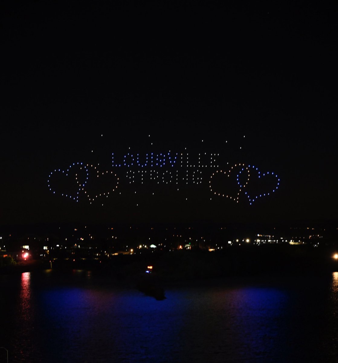 KyDerbyFestival's tweet photo. We ❤️ you, Louisville!

We are #LouisvilleStrong! https://t.co/NCSlxhhiPh