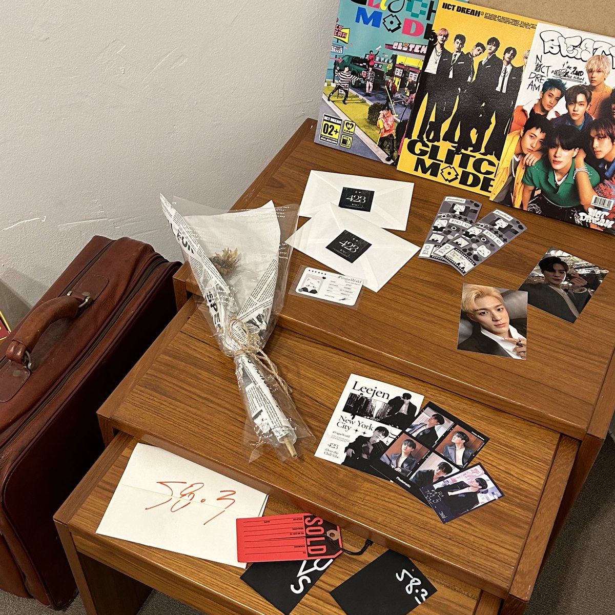 4everspringday's tweet photo. 제노 생일 당일인 오늘, 전문 사진 셀프 스튜디오에서 제노 생일 이벤트가 시작되었습니다🖤 오늘도 행복한 하루 되시길 바래요🐶

당일 예약은 스튜디오 측 전화예약 (📞 02-532-2542) 후 방문이 가능하시니 많은 방문 부탁드리겠습니다! https://t.co/nRCIvPrSjt