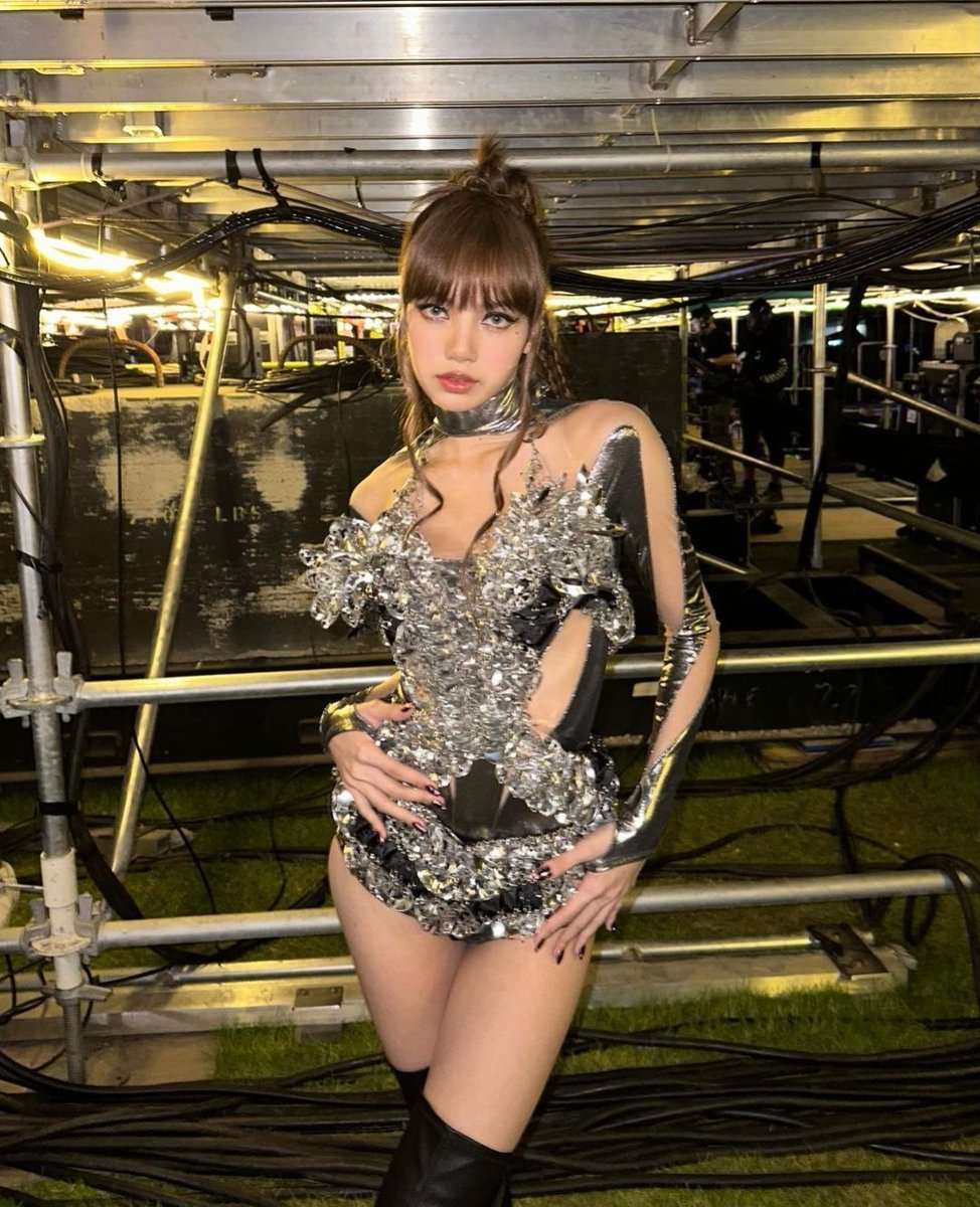 LISAHYLTIC4EVER's tweet photo. Es hora dar RT y comentar en cada tweet que vean

BOSSPINK LISA COACHELLA
#LisachellaReturns https://t.co/4Fr6rOkf84