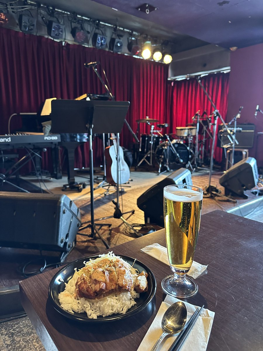 tama_zoh's tweet image. 渋谷に到着♪
#7thfloor
#ケバブ丼