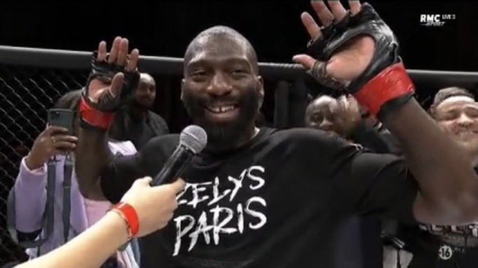 badman_fdfr's tweet photo. @Ni5nha Perso je vis au Brésil, j'ai le combat à 00h après avoir fini l'UFC à 22h https://t.co/0mMCwb3n07