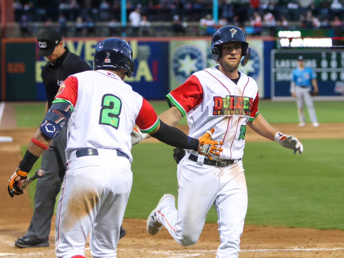 SLSpaceCowboys's tweet photo. Ross Adolph, Joe Perez &amp; Grae Kessinger all went deep in a Saturday night win for Dulces de Sugar Land! 

Recap 📰 | https://t.co/mfdti9x6VS https://t.co/wEQVJeEl7o