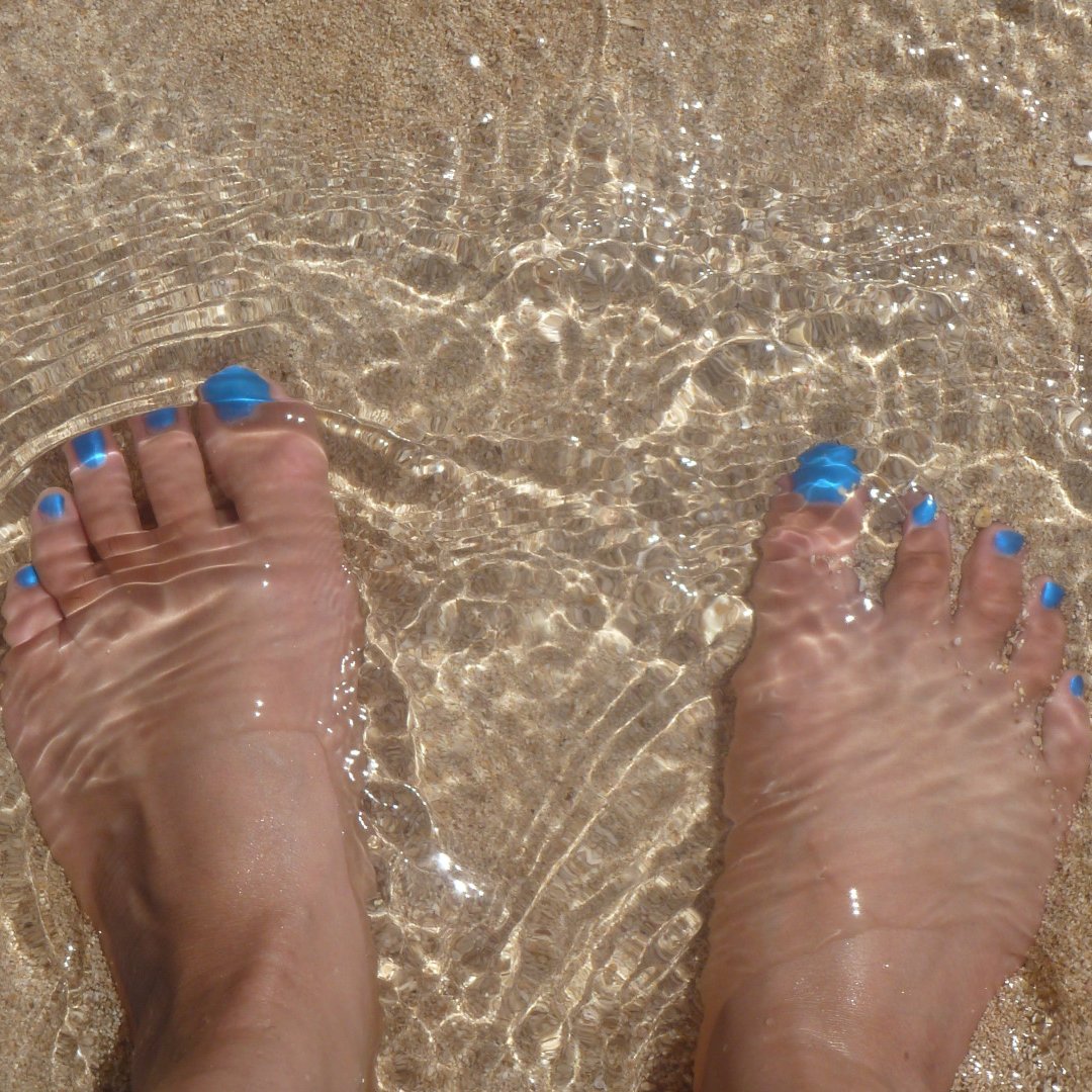 Welnove's tweet photo. “Life is like a game of cards. The hand you are dealt is determinism; the way you play it is free will.”@Welnove

#Welnove #welnove #health #toes #footcare #footproblem #toeprotectors #fashion #yoga #toeseparators #sports #healthylifestyle #todaymood https://t.co/i12jjopzhv