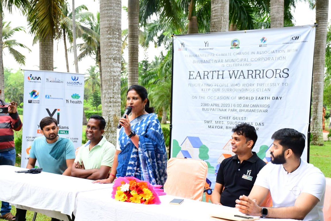 Young Indians (Yi) Bhubaneswar in association with BMC celebrated World Earth Day at the Biju Patnaik Park this morning by felicitating people who work tirelessly to keep our surroundings clean. 
#EarthWarriors #worldearthday2023