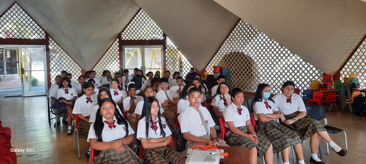 adoptabosque's tweet photo. En el marco del #DíadelaTierra tuvimos una jornada educativa @InstitutoPanamaNorte.
Pudimos atender 200 estudiantes y llevar el mensaje de #InvertirEnnuestroPlaneta
Gracias al Mgstr Víctor Pimentel, Director y el Prof Guillermo Fadul
#EducAmbiental
#EarthDay #InvestInOurPlanet https://t.co/jDGVB54HCn