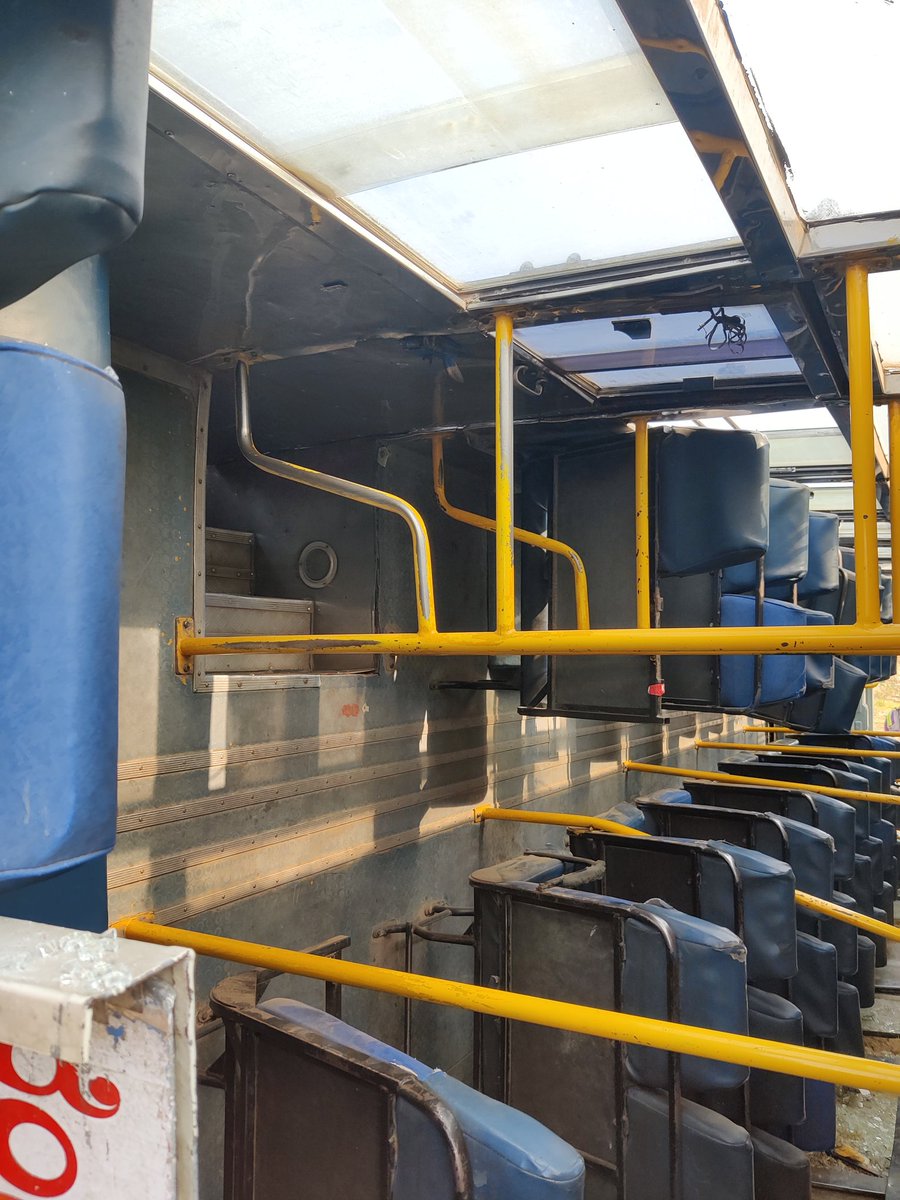 anandan_voyager's tweet photo. A Karnataka government bus accident upside down in makalidurga due to overtake & rash driving...
Thank God
No damages for any peoples
#Makalidurga #Bengaluru #bangalore #KarnatakaElection2023 #Karnataka https://t.co/CiRkKCc7qM