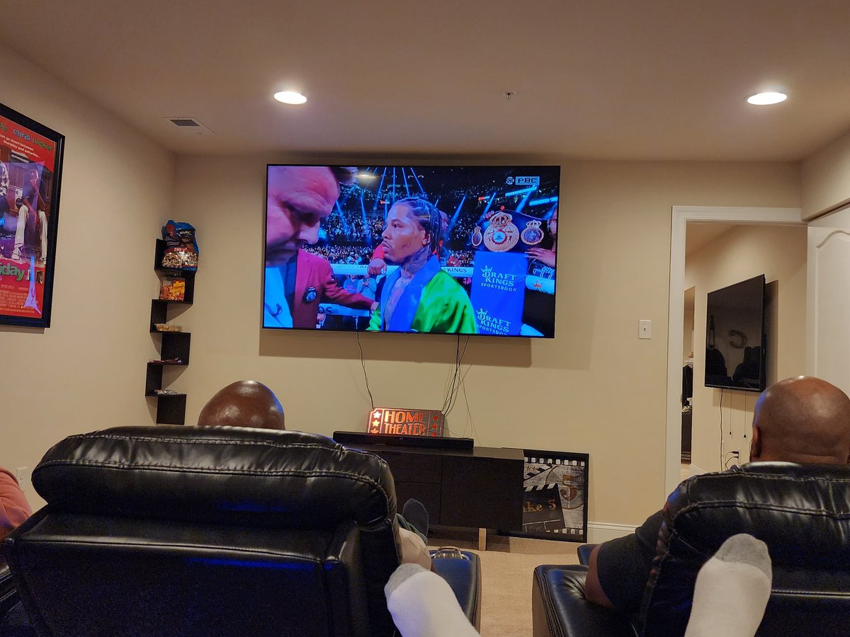 OffThe_Record's tweet photo. Current situation. #FightNight https://t.co/arRL2107rD