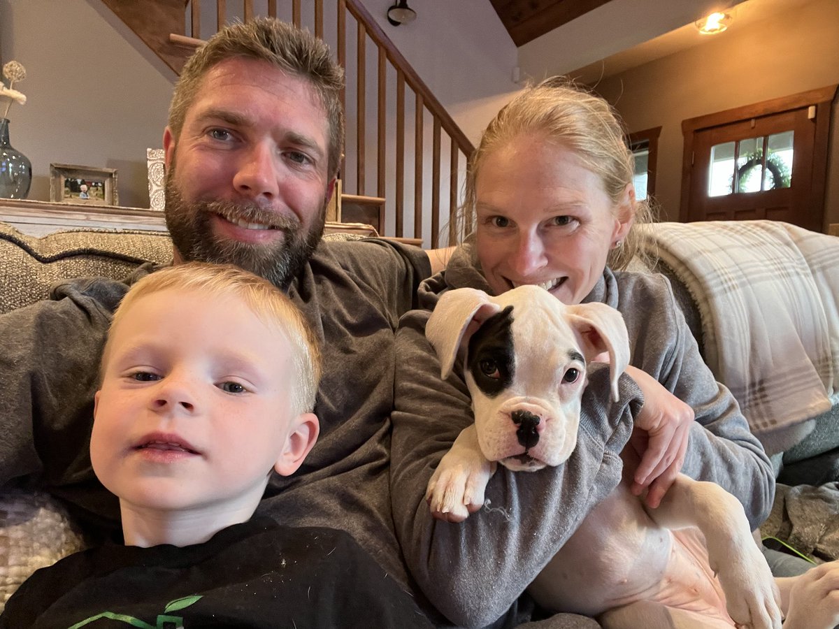 adopt_boxer's tweet photo. Patch was adopted. Happy life little pup. You hit the jackpot. #boxerpuppy #boxerlife #adopted #dogsarefamily #dogsoftwitter #boxerdogs  #adoptdontshop #family #puppy #puppiesoftwitter https://t.co/DC4C3VUoEa