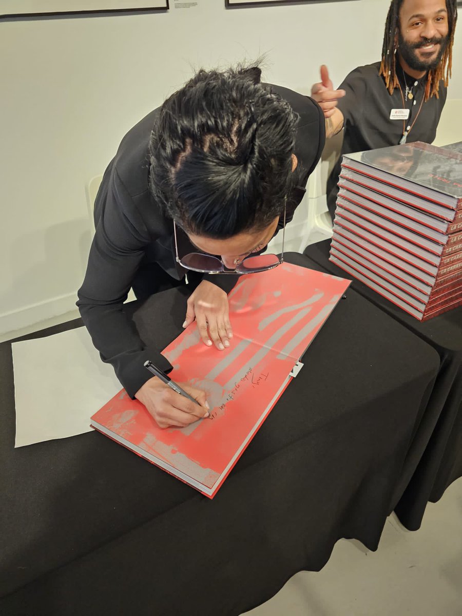AdaTrilloArt's tweet photo. Thank you to @hcponline and the wonderful team and members of the Houston community who came to our event yesterday. #art #booksign #artandactivisem #houstonart #photograghy #Immigration ##conversation https://t.co/FSq7VTFyKL
