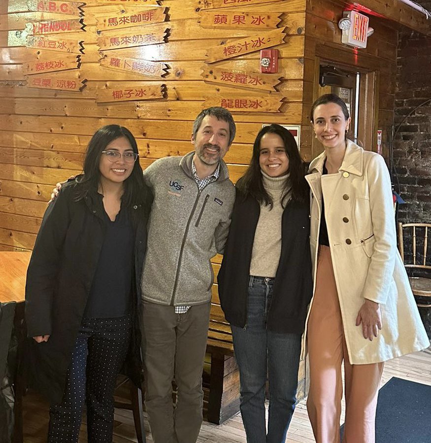 The NeuroVMR crew takes over the #AANAM 🧠❤️ 

A dream to finally meet in person with @MariaMjaleman @gabifpucci and re connect with @AaronLBerkowitz 

@CPSolvers #EndNeurophobia #MedTwitter