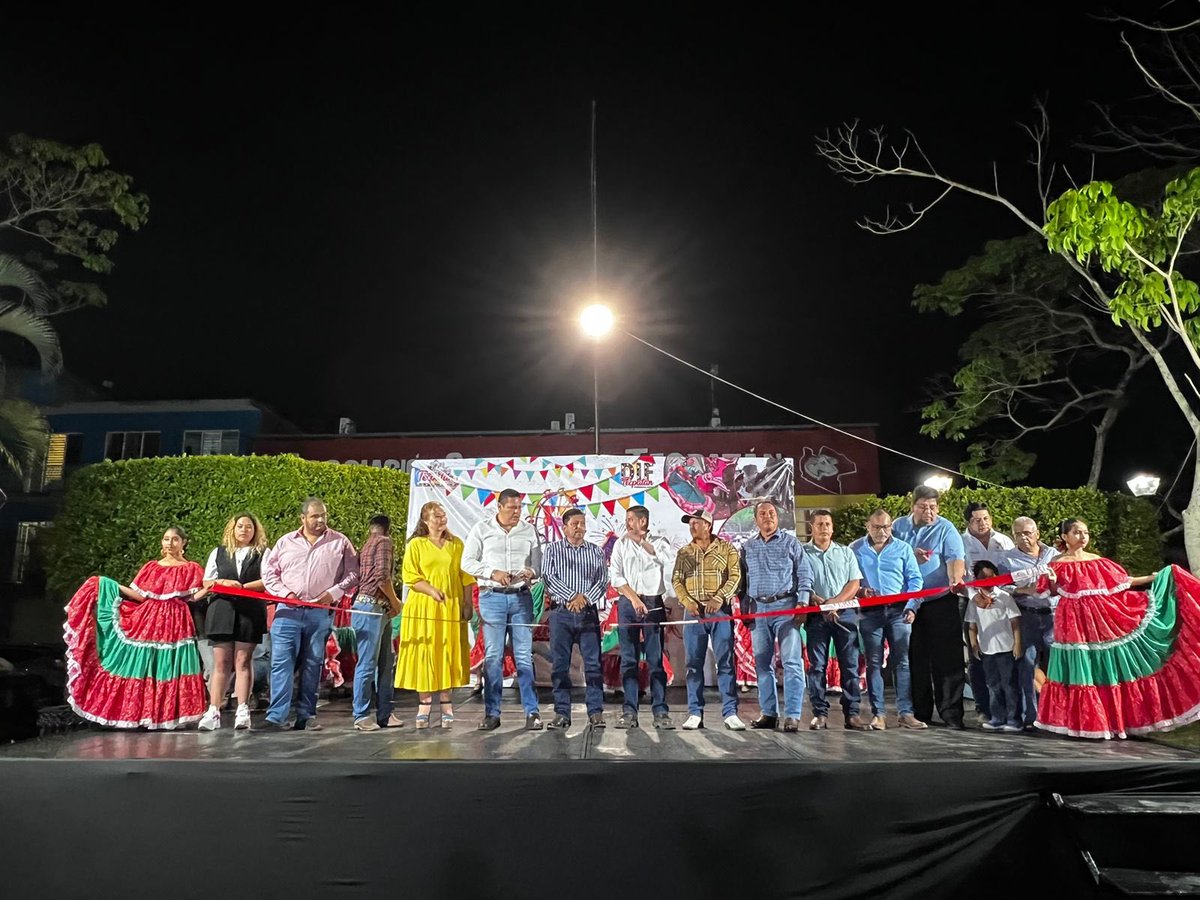 rubenzuarth's tweet photo. Agradezco al Alcalde de #Tecpatan Jorge Guzman por la invitación para acompañarlo junto a su pueblo a la inauguración de la Feria en honor a #SanMarcos de este gran municipio. https://t.co/Wttf3pdilM