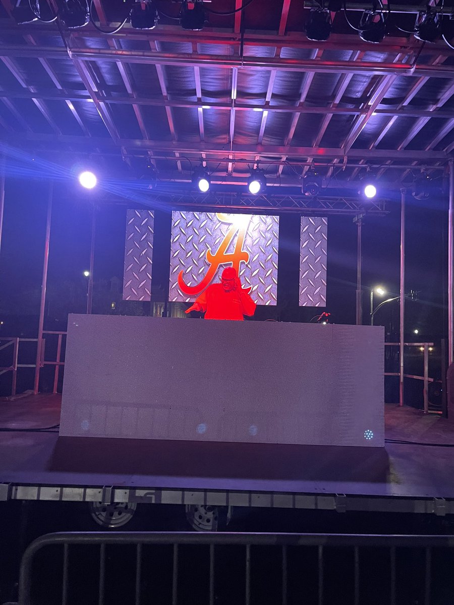 Large On Twitter I Hope You Motherfuckers Like The Oldies large-on-twitter-i-hope-you-motherfuckers-like-the-oldies