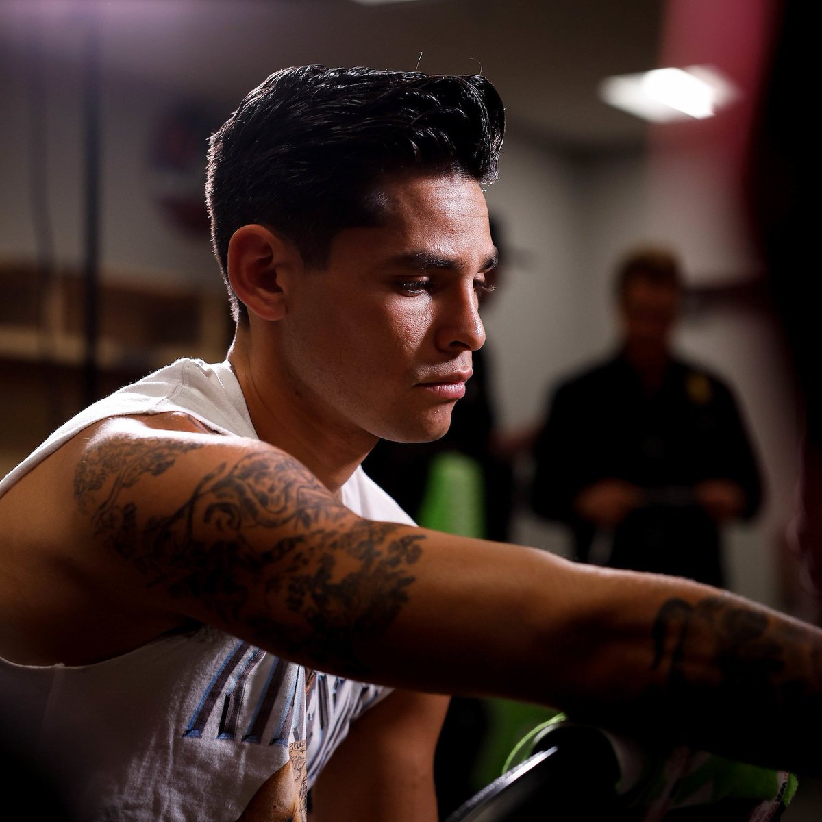ats_fight's tweet photo. The fight the boxing world has waited for is LIVE now.

#DavisGarcia: https://t.co/Twx4h4fOCO https://t.co/doHbYjWF6x