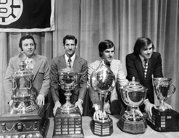 hockey_samurai's tweet photo. 1972.
Tony Esposito, Jean Ratelle, Bobby Orr, and Ken Dryden picking up some hardware. Bobby's got two. And in this year, he got Stanley too. (5 days after this photo was taken.)

(📸 - New York Daily News Archive) https://t.co/u6fRQDU9ia
