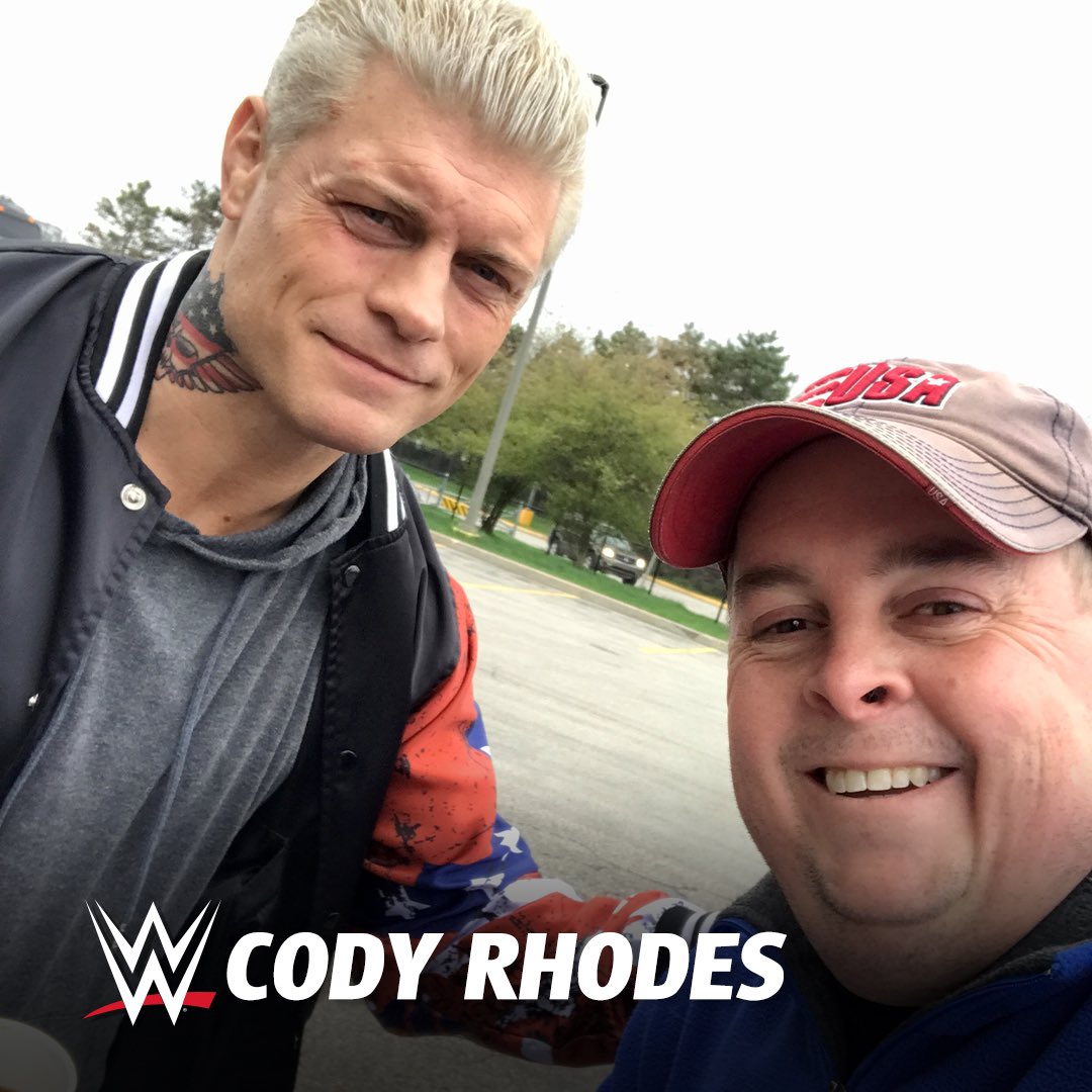 EricDoot's tweet photo. #WWE wrestlers arrive at @acwmc ahead of #WWESaturdayNightsMainEvent.
#WWEFortWayne #WWEFtWayne https://t.co/oIYKcpVv1r