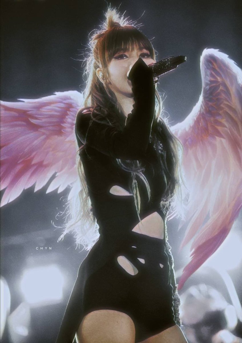 Isn't it so poetic how Lisa changed her name to Lalisa meaning the one being praised and how that has become her reality?

BOSSPINK LISA COACHELLA
#LisachellaReturns