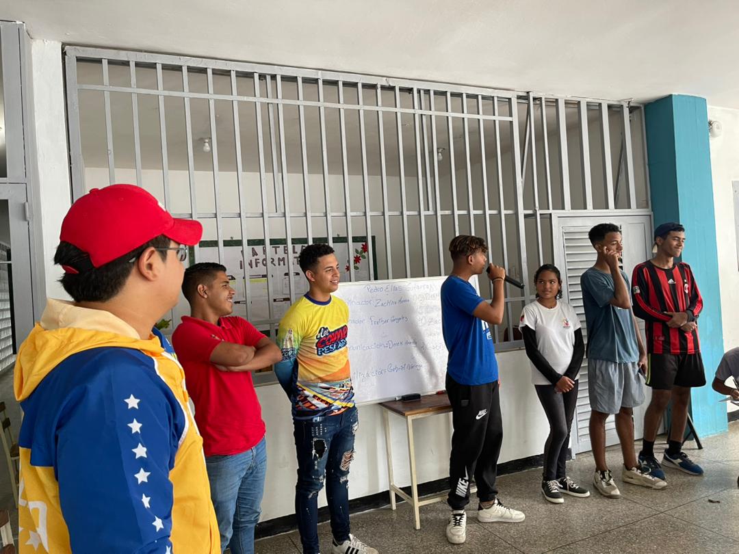 hugochavezteran's tweet photo. 22Abr || En el Estado La Guaira, Junto a mi hermano #MarioCastillo y el Equipo Político Estadal de la @JuventudPSUV también acompañamos las Asambleas por UBCH de las Parroquias Maiquetía y Macuto. ¡Éxito total! #JuventudVictoriosa✊🏽🇻🇪 @NicolasMaduro @Grecia_Jpsuv https://t.co/A85570QPjb