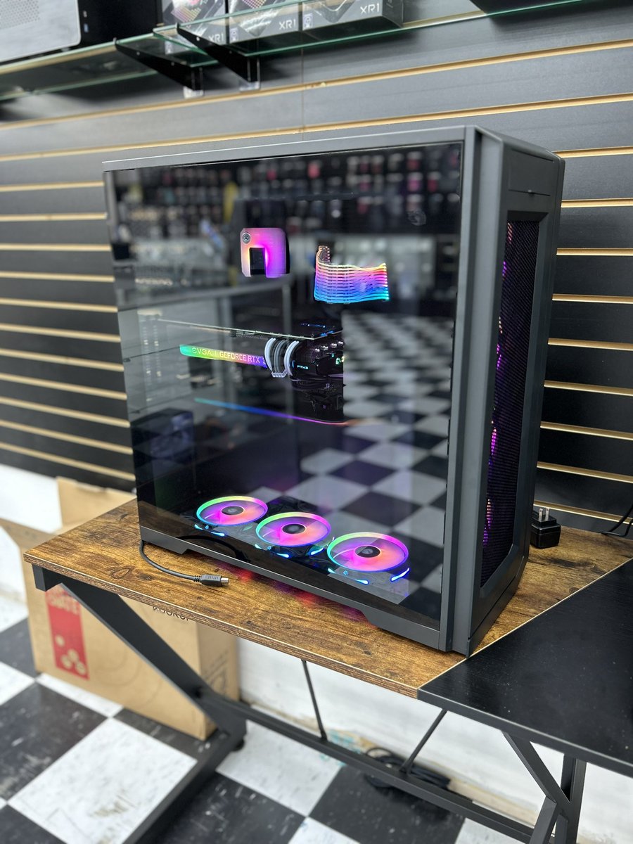 13Sims13's tweet photo. Pc I built today at the shop! Don’t forget to follow me on twitch for announcements on any giveaways or raffles! Might be having a logo giveaway soon!!!! We have a pc raffle going right now! https://t.co/qecFvM82tJ 
#PCBuild #giveaway #gaming https://t.co/rGQu4Ehufw
