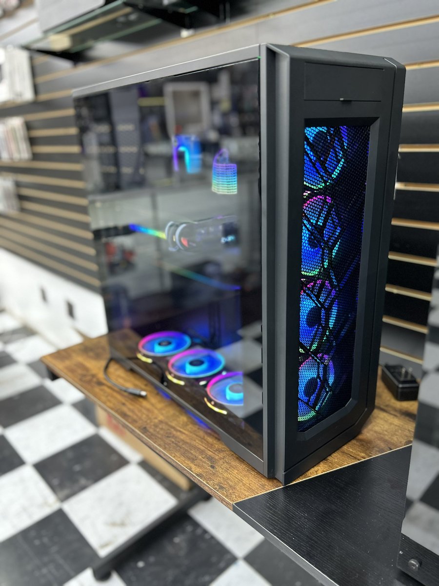 13Sims13's tweet photo. Pc I built today at the shop! Don’t forget to follow me on twitch for announcements on any giveaways or raffles! Might be having a logo giveaway soon!!!! We have a pc raffle going right now! https://t.co/qecFvM82tJ 
#PCBuild #giveaway #gaming https://t.co/rGQu4Ehufw