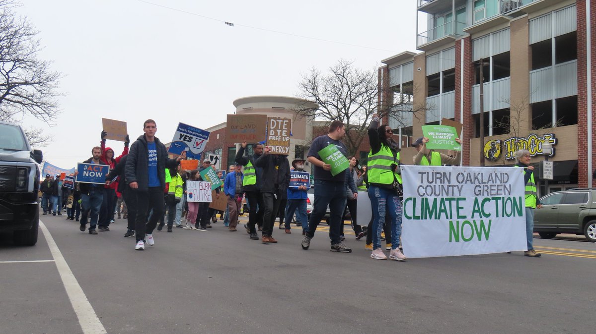 42_brt's tweet photo. If anyone needs pictures from @CountyTurn's Earth Day rally in Royal Oak today, I've just published a handful of mine under CC license on Wikimedia

https://t.co/OsLfLitTcz https://t.co/CXi989CbZj