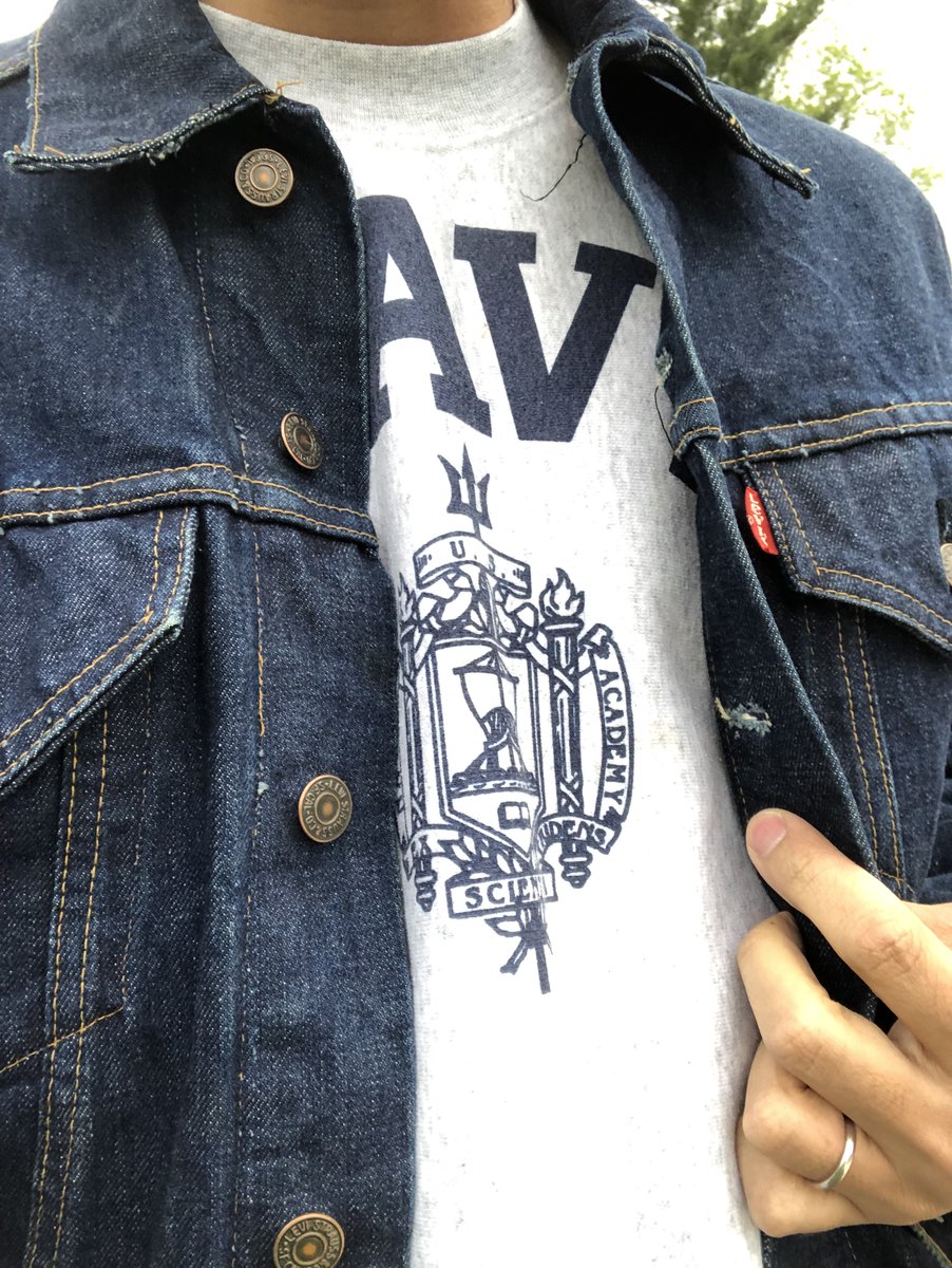 MyFavorites777's tweet photo. 禁断のデニムxデニム‼️
チャンピオンusネイビー のリバースウィーブも💯

#levis🧥
#champion #usnavy👕
#prisonblues👖
#gokey🥾

----
#ジーンズ #デニム #スニーカー #vintage #ビンテージ #アメカジ #古着
#levis #levis70505 #usn #プリゾンブルース #ゴーキー #ナイキ #バンズ #nike #vans https://t.co/KISA183OFu