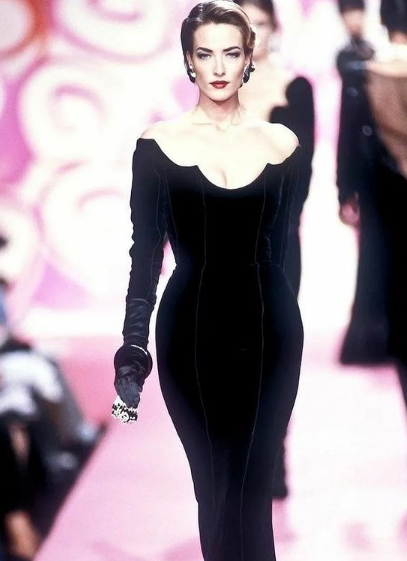 Phyllis67411326's tweet photo. Tatjana Patitz . #model  #modeling  #fashion #runway https://t.co/iHAJvtlFNp