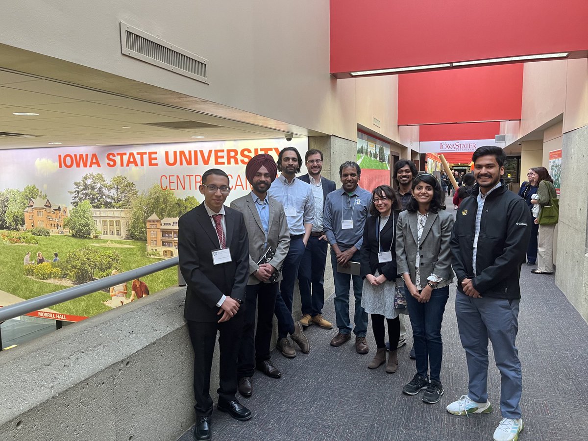 SubramanianLab's tweet photo. Current and former ⁦@SDState⁩ plant biologists at ASPBMW23 ⁦@Ajaygupta714⁩ ⁦@Dilkaran12⁩ https://t.co/AES3tVPdAA