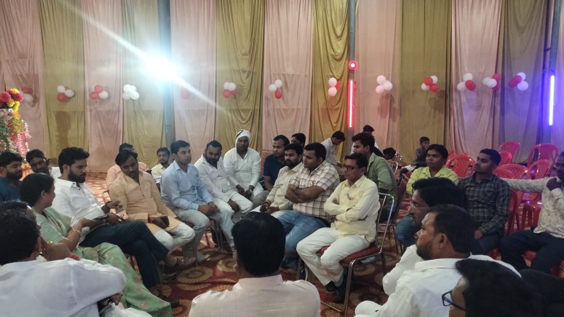 geetashakyaUP's tweet photo. कल बिधूना में मेरे निजी सचिव कनकेश् शाक्य  के वैवाहिक कार्यक्रम में रहना हुआ,

ईश्वर से प्रार्थना है कि आपके जीवन मे सदैव सुख और समृद्धि बनी रहे🙏 https://t.co/XYyOMYhck9