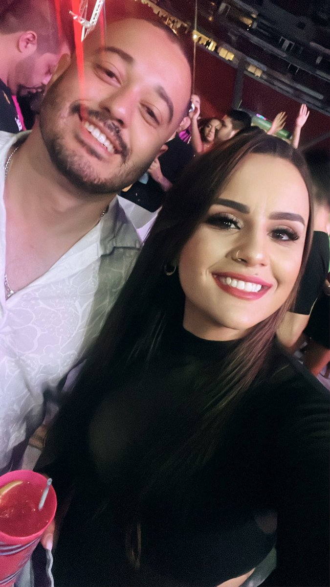 letihas's tweet photo. Sou tão feliz ao seu lado 😍 https://t.co/0LlybI68EP