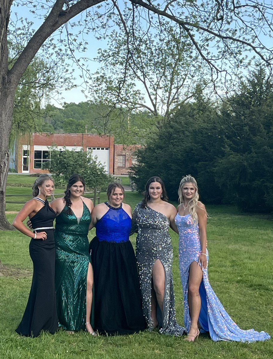 Took a break from tearing it up on the softball field to tear it up on the dance floor! GHS 🥎 Girls @ #prom2023