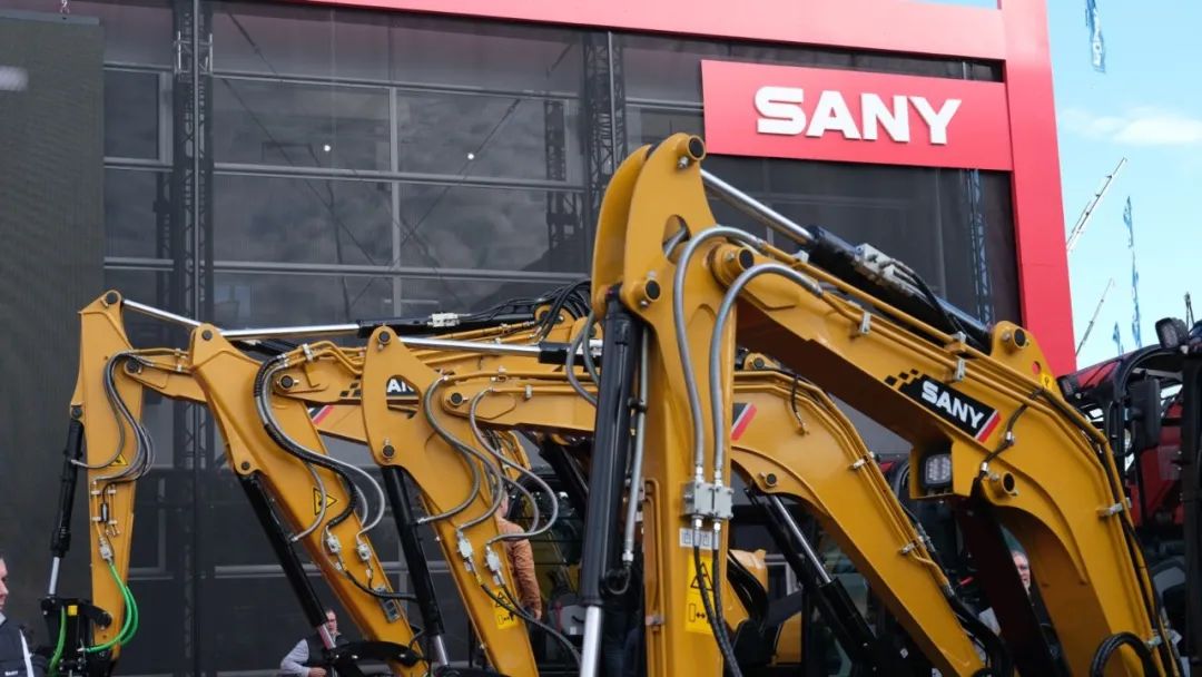 SANY Heavy Industry announces robust 2022 growth, with overseas sales revenue up 47% YoY at RMB 36.571 billion (US$ 5.324 billion)! Learn more at: sanyglobal.com/press_releases…

#SANY #GlobalGrowth #Innovation #GreenTech