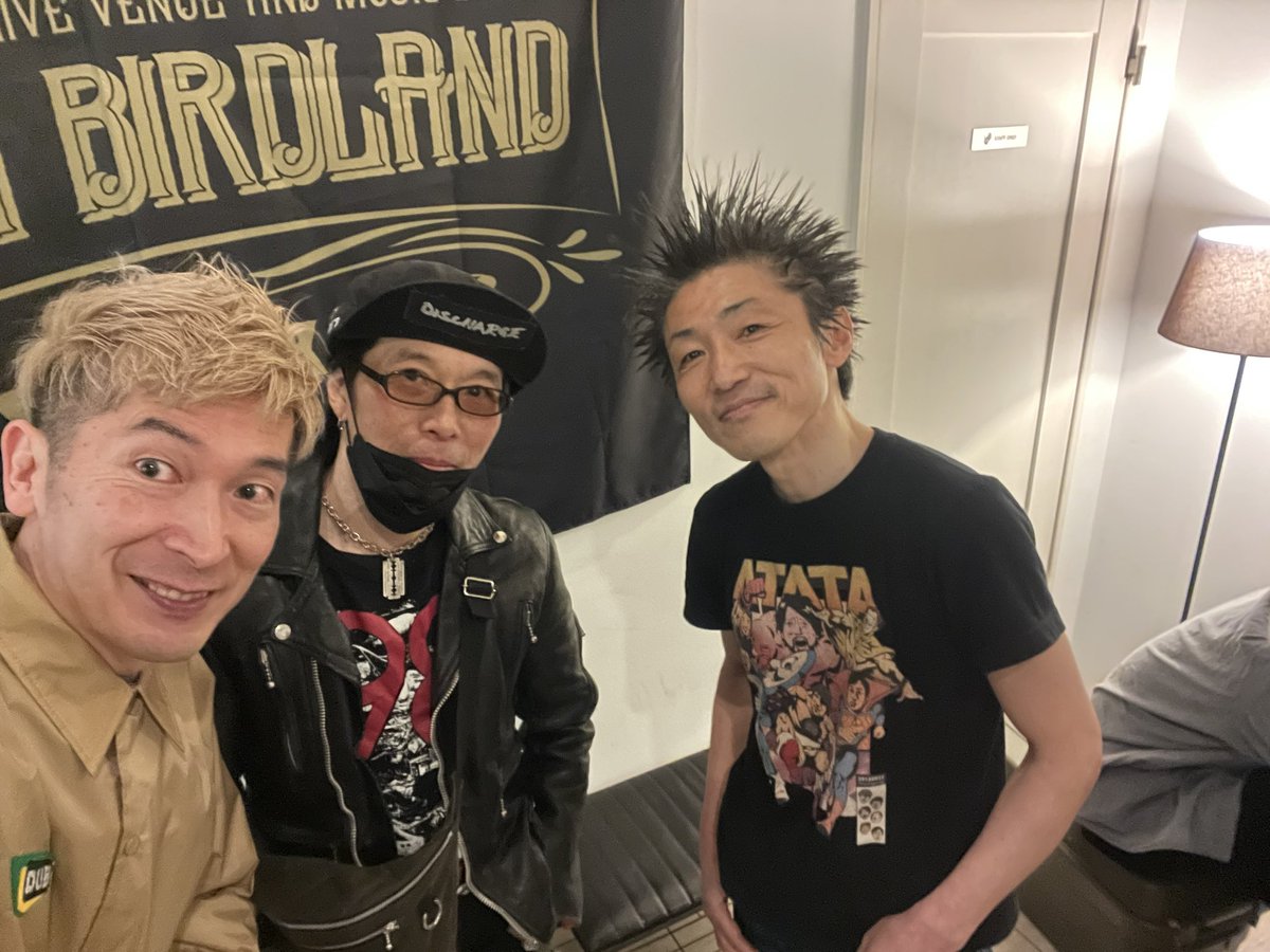 emocrust's tweet photo. マジでマジでマジでドびっくりした。
おいおいおいおい戦友”たけタイガー”ことタケトラ君がライブに来てくれたよ😭
時間がどんなに掛かってもこうして何処かでまた逢えるのって生きてて良かった感溢れるわぁ。
#PROTESS
#KNUCLEHEAD
#BARRICADE
#札幌
#SCHC https://t.co/H8n0MHaNFy