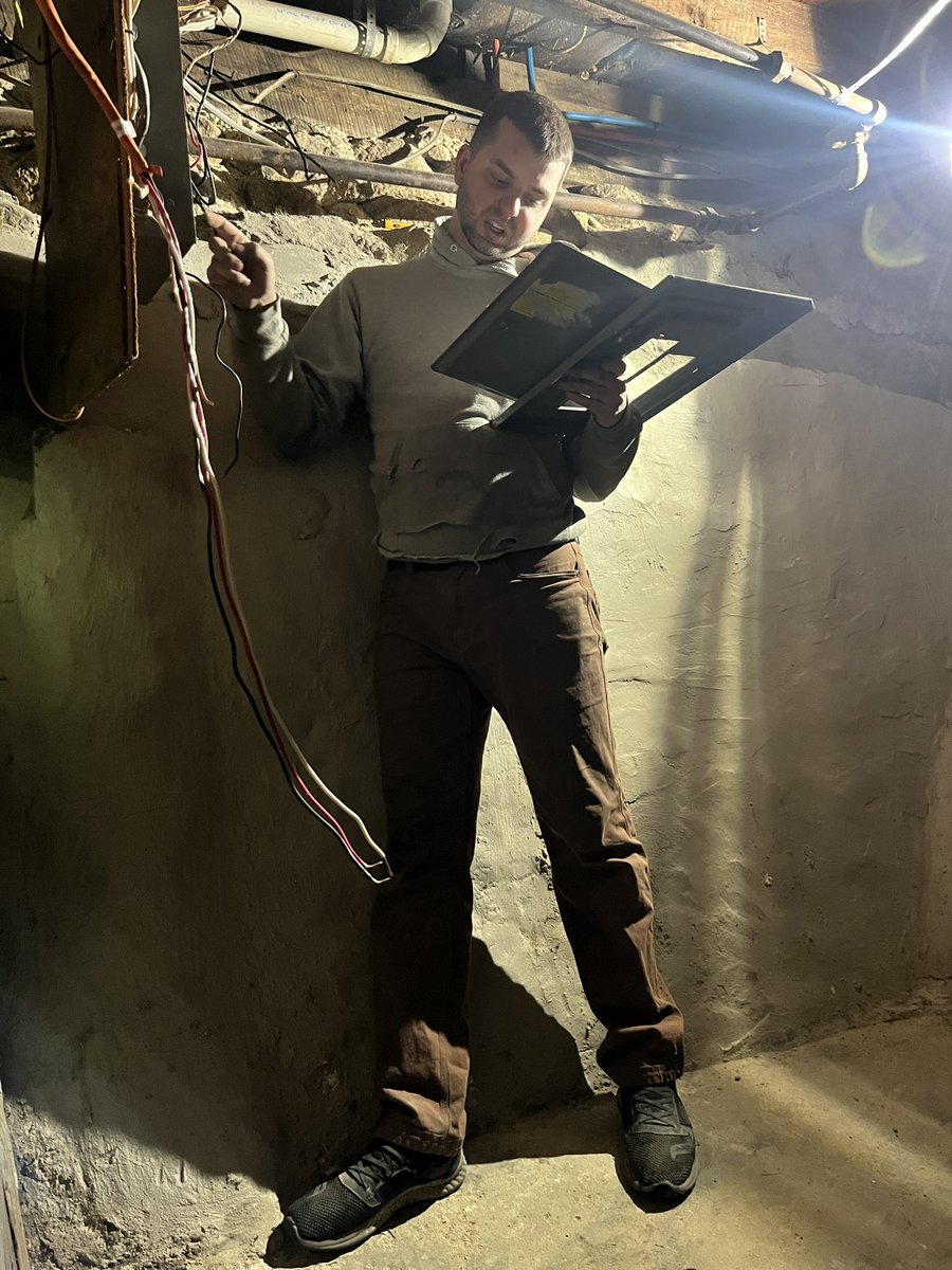 personalddv's tweet photo. Be the supervisor. Then you’re not the one getting shocked working on the sketchy electrical panel. 💅💁🏽‍♀️🤣 https://t.co/WEv4eOzZO8