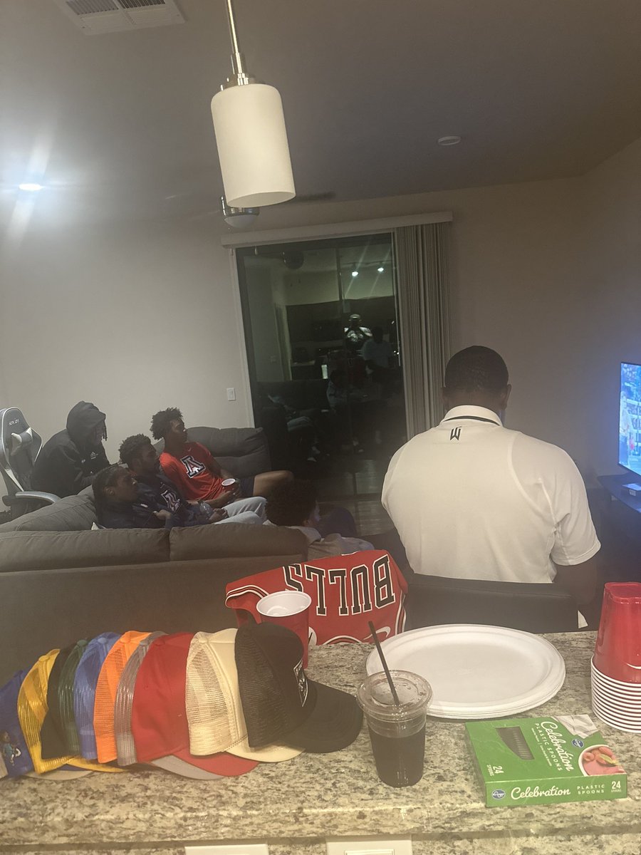 Ballhawk__8's tweet image. Fight night with the Corners! #BearDown #BlockA