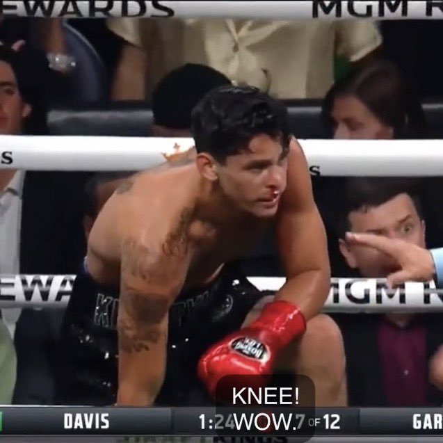 vidsthatgohard's tweet photo. Bro really took a knee this how you know he was getting worked https://t.co/mdmy98OmZU