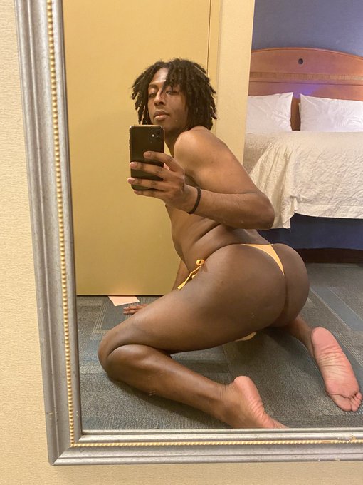 Watch LocdSuccubus💋🦇's leaked NSFW photo on TwXstars