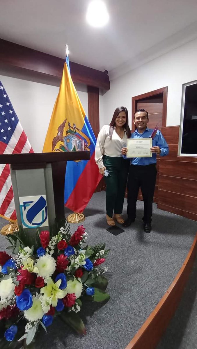 risevach's tweet photo. La Graduación del Programa de Liderazgo Competitivo 2023. @lidereshub 

CC: @CarmitaPadillaL y @JodiePL  

#CompetitiveLeadershipProgram #CLP2023 #LíderesHub #Ecuador https://t.co/f7tKPC1leO