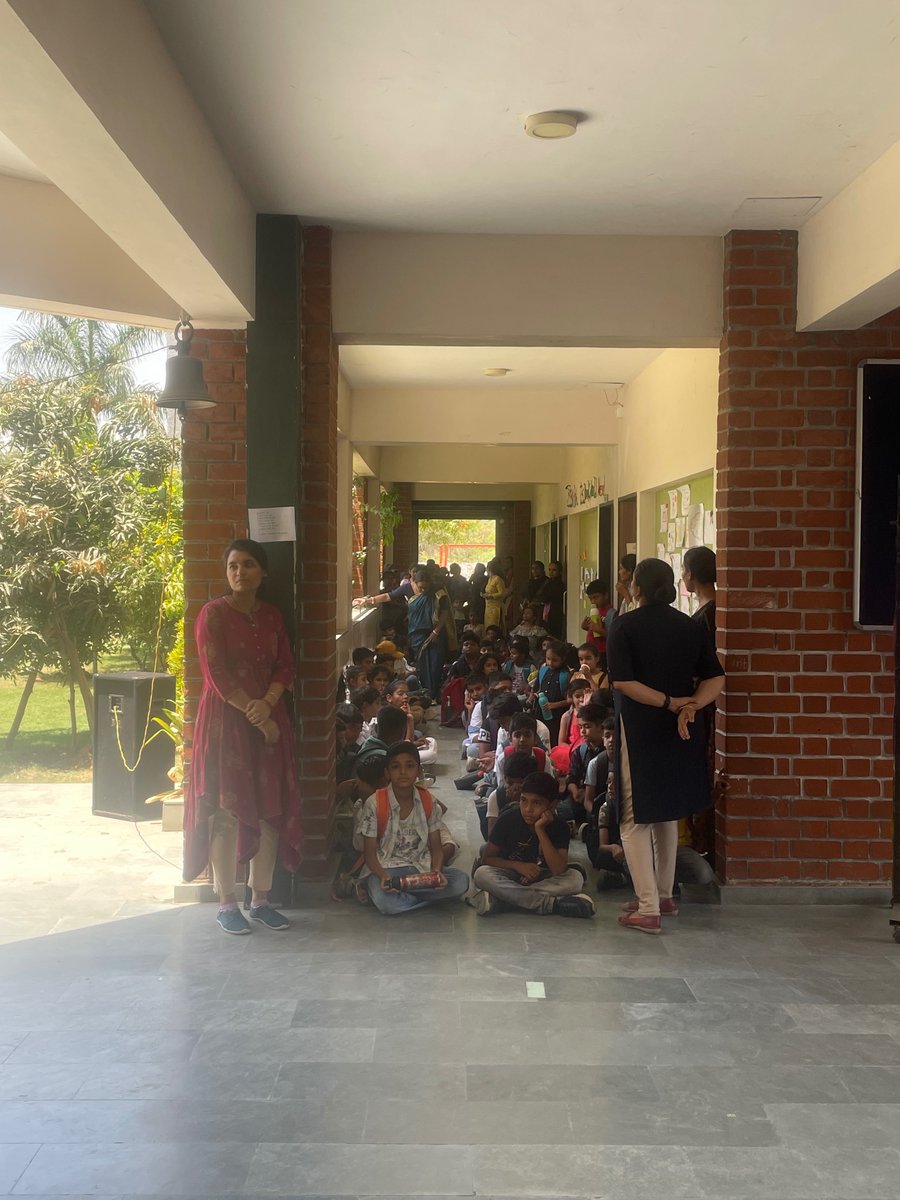 AmritVidTweets's tweet photo. Last day of an academic year carries mixed feeling for all... 
Loved the celebration we all had as we stepped into our summer break... "ye ye ye, ye ye ye, ye ye ye" was reverberating in the whole campus. https://t.co/bEmDXl2Ep0