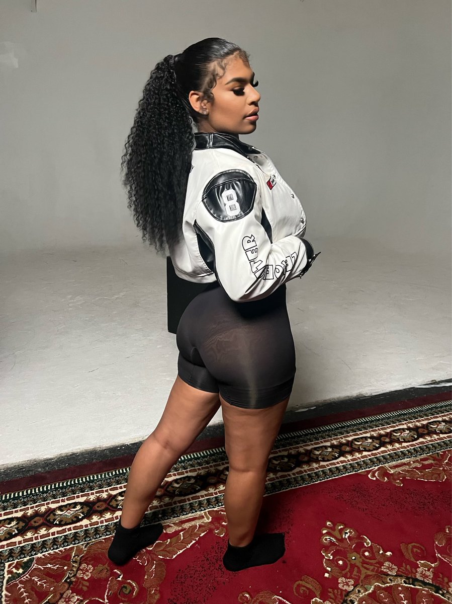 Renee Harmoni on Twitter: "I hope you training cuz this gone get heavy 🤧"