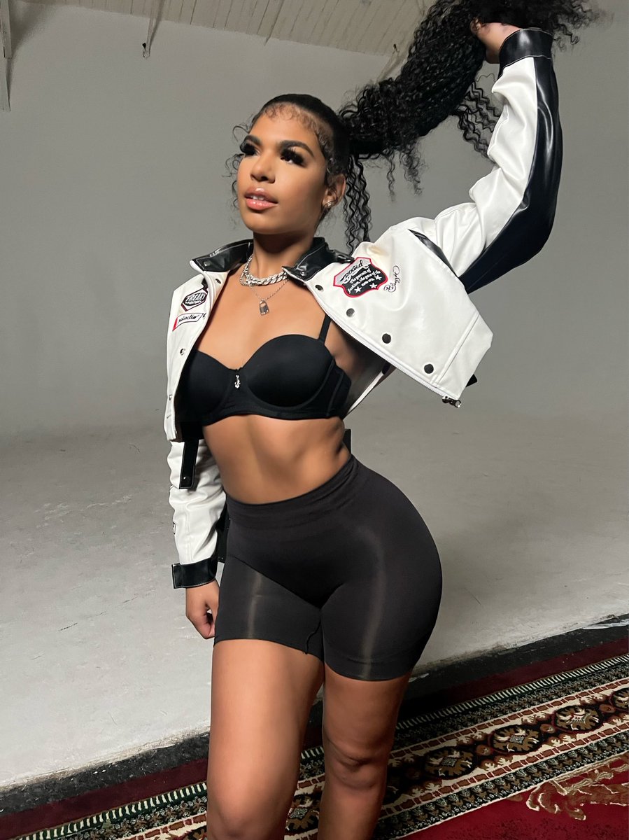 Renee Harmoni on Twitter: "I hope you training cuz this gone get heavy 🤧"