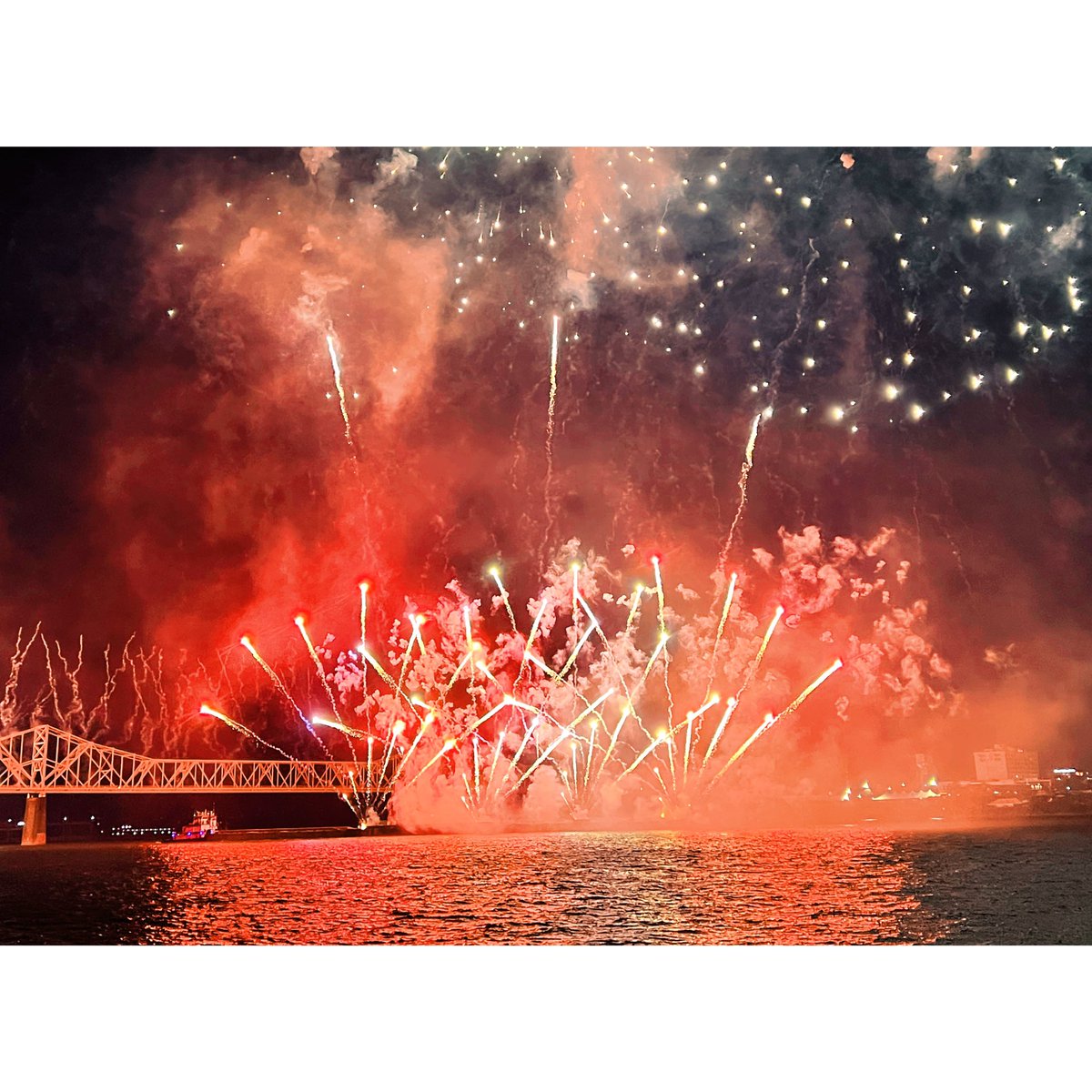 #ThunderOverLouisville was 🎆🤩😍🎇 #louisvillestrong